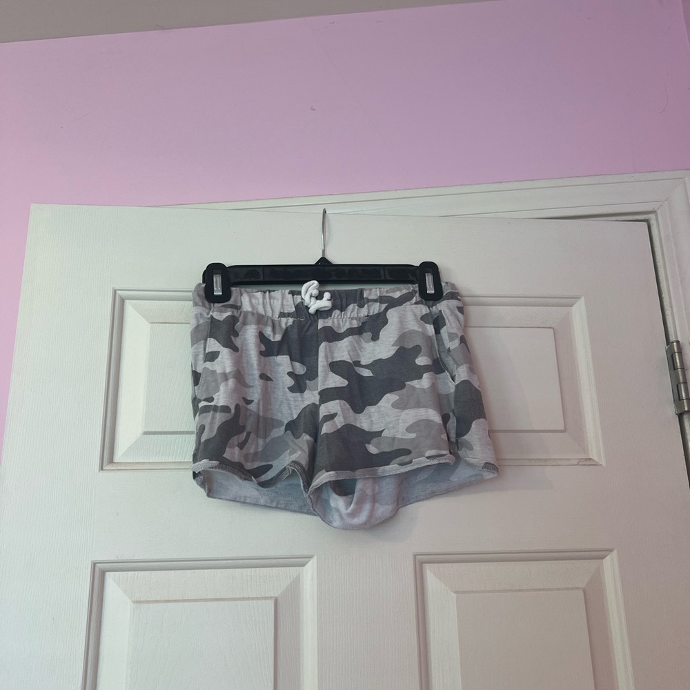 Girl Old Navy Dolphin Camouflage Shorts